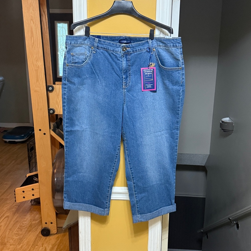 NWT Bandolino 18W Denim Capri Jeans Tummy Slimming Control Panels Cuffed